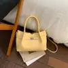 Bolso de Mano Estilo Coreano Retro de Gran Capacidad, Estético y de Alto Valor, con un Ambiente Relajado, Nuevo Modelo Primavera 2026, Bolso Cubo de Hombro Cruzado