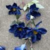Viento de océano azul flores de simulación para boda al por mayor azul oscuro azul zafiro azul bruma blanco boda camino guía techo flores falsas