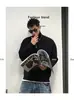 Suéter liso de cuello alto para hombre con tejido denso para mayor calidez, perfecto para usar en capas en otoño e invierno.; presenta alta elasticidad y un diseño de jersey