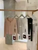 Liquidación, Sin Devoluciones ni Cambios. Camiseta Básica de Canalé Versátil Ajustada de Cuello Redondo y Manga Larga Estilo Chica Picante W8315