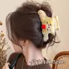 Pin de tiburón de peluche de dibujos animados, un pasador de pelo de tamaño grande y alta gama para crear peinados elaborados, una pinza de pelo de garra para mujer, un delicado accesorio para el cabello