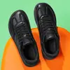 Zapatillas para pareja transfronteriza 2026 superventas puntera ancha piel suela plana casual para hombre negro ligeras zapatillas de entrenamiento alemanas