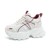 Tênis plataforma de sola grossa estilo "dad shoes" para mulheres, nova moda outono 2026, versátil, que aumenta a altura, de malha respirável, casual