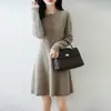 Outono e Inverno Novo Gola Redonda Torcido 100% Lã Pura Tricô Saia Feminina Engrossado Comprimento Médio Suéter Vestido de Tricô de Caxemira