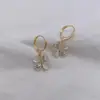 Aretes de Flor de Perla Coreanos para Mujer, Aretes de Lujo Ligero y de Alta Gama, Estilo Nuevo, Moda de Nicho, Aretes Versátiles al por Mayor