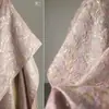 Tecido Jacquard Rosa com Ouro Triturado Estilo Pintura a Óleo Fio Dourado Textura Brilhante Bolsa Necessaire Casaco Tecido para DIY