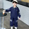 Roupa da Moda e Estilosa para Meninos, Novo Modelo Primavera 2026, Moda de Rua Estilo Coreano Roupa com Gola Polo Infantil