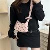 Suministro Exclusivo Transfronterizo de Bolso de Hombro Único con Estampado de Fresas de Verano en Pana, Nuevo Estilo Elegante, Bolso Casual Artístico de Moda Personalizado