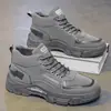 Zapatos de hombre con plataforma gruesa para aumentar la altura, nuevas zapatillas casuales versátiles de moda otoño 2026, zapatos de trabajo para deportes al aire libre