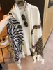 Chal Estilo Old Money con Estampado de Leopardo para Mujer, Doble Diseño Animal, Bufanda Delgada de Otoño de Alta Gama para Habitaciones con Aire Acondicionado, Viajes y Sesiones de Fotos