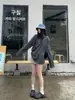 Foto real: Gola redonda, listras cinzas contrastantes, solta, casual, camiseta de manga comprida para mulheres, top versátil casual de outono 18186