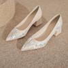 Nuevos Zapatos Bordados Estilo Chino Nacional para Mujer 2025 Nuevo Color Claro con Vestido Zapatos de Mujer No Cansan los Pies Tacones Altos Cheongsam