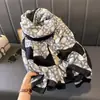 Novo Lenço Estampado Estilo Coreano de Algodão e Linho Imitado para Transmissão ao Vivo 2025 Cachecol Quente Clássico Europeu e Americano para Outono e Inverno com Xale