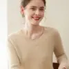Ropa de punto de cachemira versátil para el trabajo para mujer Otoño e Invierno 2025 Ropa de punto interior de cuello en V Aspecto casual adelgazante Ropa de punto para usar debajo