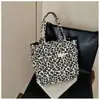 2026 Bolso Bandolera de Lona con Estampado de Leopardo Retro para Mujer Bolso Casual de Moda Bolsillo Múltiple con Solapa Gran Capacidad Ins Bolso Tote de Moda para Pantalones