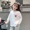 Camiseta Casual da Moda Estilo Primavera e Outono para Bebês Meninas Top Camisa Tendência 100% Algodão Puro Manga Longa Infantil para Crianças Pequenas e Bebês Camada Base