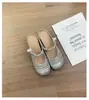 Sandálias Meia-Calça Femininas 2026 Novo Estilo com Salto Interno Fechadas na Ponta para o Verão, Chinelos Mary Jane Trançados Vazados