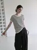Camisa feminina estilo francês com recorte nas costas e design listrado, nova blusa de tricô de manga curta justa para o verão, doce e ousada