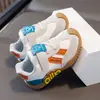 Zapatillas de malla doble con velcro para niños, unisex, con puntera anticolisión, suela suave, antideslizantes, zapatos casuales para niños pequeños