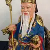 Madeira Hinoki Finamente Esculpida e Pintada com Ouro, uma Figura em Forma de Cadeira do Deus da Riqueza e da Boa Sorte, um Item Decorativo para Adoração