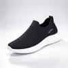 Sapatos Casuais Slip-on de Primavera e Verão para Atacado Sapatos Baixos para Homens Estilo Comércio Exterior Sapatos Masculinos Abertura em Meia Flyknit Respirável Sapatos Esportivos