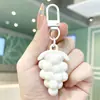Chaveiro de Uva Acrílico Iridescente Pingente de Fruta 3D Charme de Bolsa Coração Girly Celebridade da Internet Pequeno Presente Criativo
