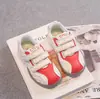 Zapatos para niñas 2026 otoño nuevo zapatillas deportivas de cuero para niños zapatos blancos para niñas zapatos deportivos ligeros para niños