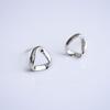 """"""Triángulo Hueco"""" Minipendientes Pequeños Que No Necesitan Quitarse al Dormir"""""". Pendientes Diarios Exquisitos de Aguja de Plata 925