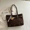 Bolsa de Bolinhas da Moda para Mulheres 2026 Nova Bolsa de Ombro de Grande Capacidade para o Dia a Dia Bolsa Tote de Camurça Vintage para Mão