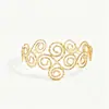 Pulsera de Brazalete Abierto con Patrón Geométrico Espiral Hueco Transfronterizo Europeo y Americano, Estilo Étnico Retro de Moda, Pulsera Única y Exagerada para Mujeres