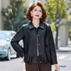 Jaqueta de Couro Feminina de Lapela Curta para Mulheres de Meia-idade Peça Externa Feminina Primavera Outono Nova Sensação de Alto Padrão Roupa para Mãe Lapela Tamanho Plus Jaqueta de Couro