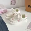 Zapatos blancos de mujer estilo coreano, frescos y sencillos, con suela gruesa, nuevo modelo de otoño, mocasines de nicho modernos y versátiles 88-8309