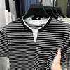 Nueva camiseta de manga corta de verano para hombre, casual y versátil, top a rayas de corte holgado para hombres jóvenes y de mediana edad, marca de moda