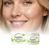 La crema facial VIARELINE hidrata, humecta y suaviza la piel seca y áspera, dándole un cutis radiante y una textura suave.