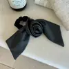 Estilo Universitário Tecido de Terno Cinza Coreano Clipe Triangular com Clipe de Mola Rosa Estéreo Elegante e de Alta Qualidade