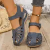 Sandalias de cuña de punta cerrada para talla grande en stock, moda europea y americana de verano, versátiles sandalias huecas de velcro para mujer 2026