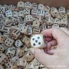 En stock dados de madera 2. Dados de ajedrez volador de 5 cm x 3 cm, juego de lotería, accesorios, juguete sólido, material didáctico, tamiz