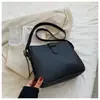 Bolso pequeño de alta gama, minimalista, para mujer, nuevo estilo de moda, bolso con textura para llevar debajo del brazo, bolso de hombro chic y versátil, bolso cruzado de moda