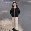 Conjunto de Dos Piezas para Niñas 2026 Primavera y Otoño Nuevo Sudadera de Béisbol con Cremallera Manga Larga Combinada con Pantalones Casuales de Color Sólido Moderno