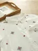 Camisa Blanca de Gasa de Algodón Blanca de Doble Capa, Holgada, Bordada Floral Artística y Fresca para Mujer con Mangas Tres Cuartos, Camisa Básica de Moda, Verano 2026