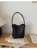 Bolso de mujer de nicho transfronterizo de alta gama, nuevo bolso tote con patrón tejido vintage con neceser a juego, bolso de hombro para el día a día, moderno