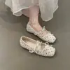 Versión de piel suave~Zapatos de ballet de estilo dulce para mujer con correa de lazo de lunares franceses, aumento interno de altura y punta cuadrada, zapatos de salón absolutamente hermosos