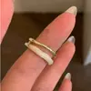 Anillo de Fritillaria con Esmalte Elegante de Lujo Ligero Estilo Coreano Diseño de Nicho Femenino Anillo para Dedo Versátil Anillo Ajustable