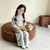 Conjunto de Sudadera con Dibujo de Conejo para Niñas Primavera y Otoño 2026, Conjunto de Dos Piezas de Pantalones Anchos a la Moda Estilo Coreano para Niños Mayores