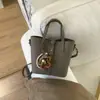 Bolso de mano de cubo estilo nuevo para invierno 2025, bolso cesta elegante de gran capacidad, bolso de hombro cruzado retro personalizado