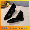 Saltos altos para mulheres que não cansam os pés, para usar ao ar livre, sapatos femininos de salto único, Nova Moda Outono/Inverno 2026 Bico Fino com Strass Solado Macio