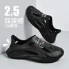 Sandalias perforadas de moda para hombre para uso en exteriores, sandalias de playa con una sensación cómoda, pantuflas transpirables de punta cerrada