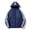 Versión coreana de chaqueta holgada para hombre con capucha en stock juvenil otoño 2025 nueva generación de pelo