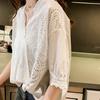 Top Holgado Talla Grande 1688 con Encaje Calado de Ganchillo Estilo Coreano Sexy Cuello en V Talla Grande Camiseta de Manga Corta Versátil
