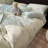 Juego de Cuatro Piezas de Terciopelo de Leche Cartoon Clase A Cálido de Invierno Acolchado con Terciopelo Extra Terciopelo de Coral Nuevo Juego de Sábana y Funda de Edredón de Tres Piezas